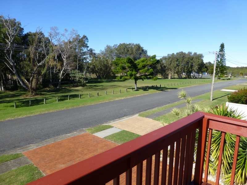 4/12 Maclennan St, Laurieton NSW 2443