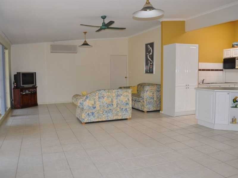 414 Ocean Drive, Laurieton NSW 2443