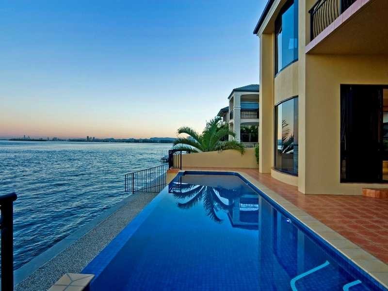 Sovereign Islands QLD 4216