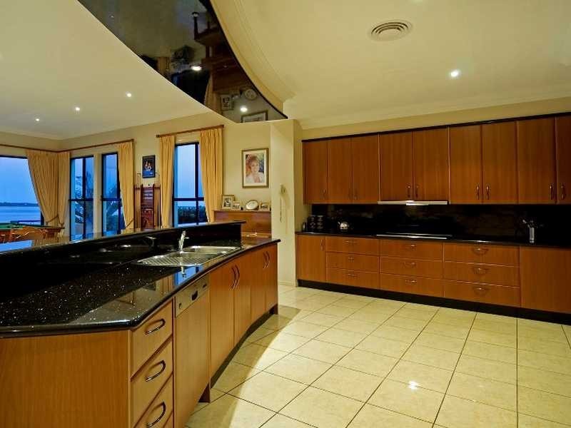 Sovereign Islands QLD 4216