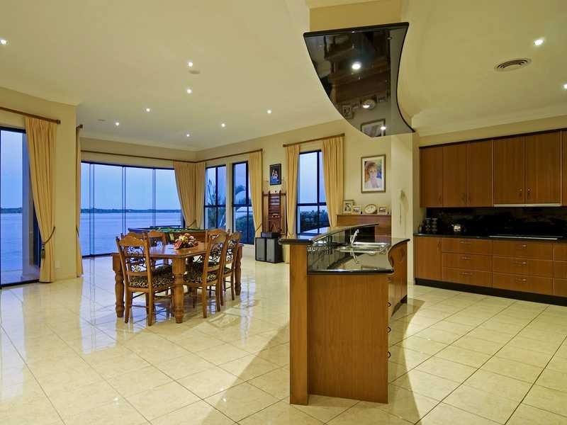 Sovereign Islands QLD 4216