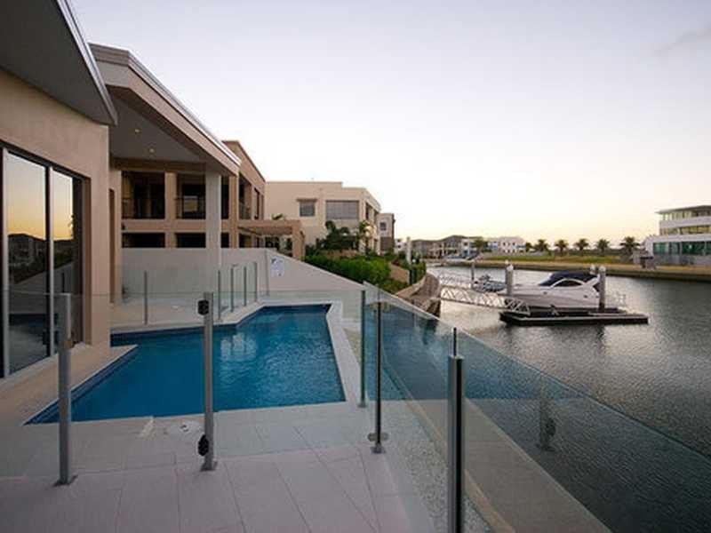 Sovereign Islands QLD 4216