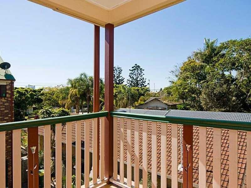 Unit 2/46 46 Walton Street, Southport QLD 4215