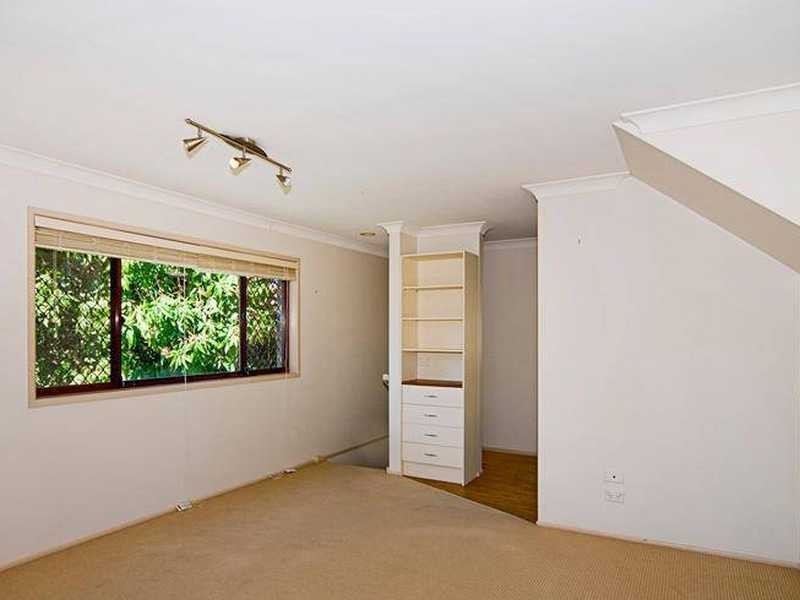 Unit 2/46 46 Walton Street, Southport QLD 4215