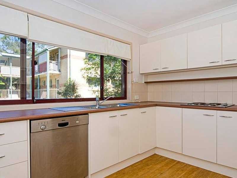 Unit 2/46 46 Walton Street, Southport QLD 4215