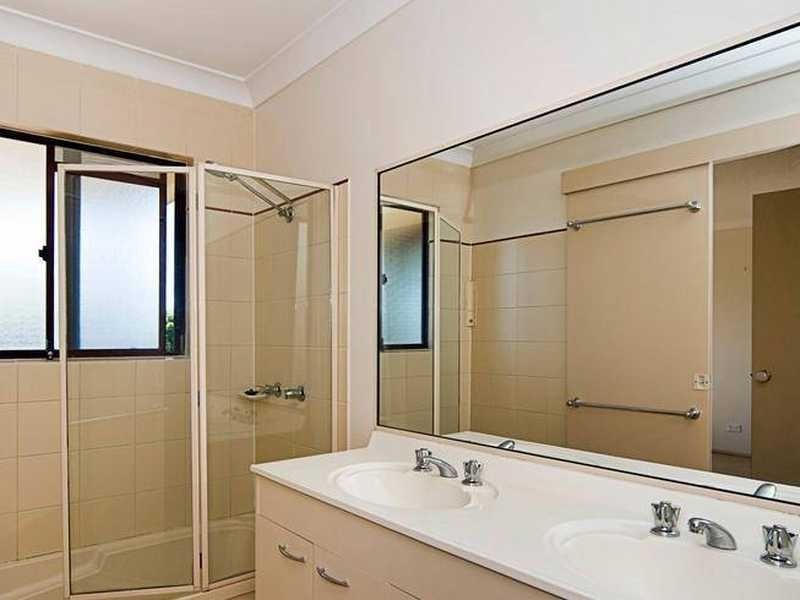 Unit 2/46 46 Walton Street, Southport QLD 4215