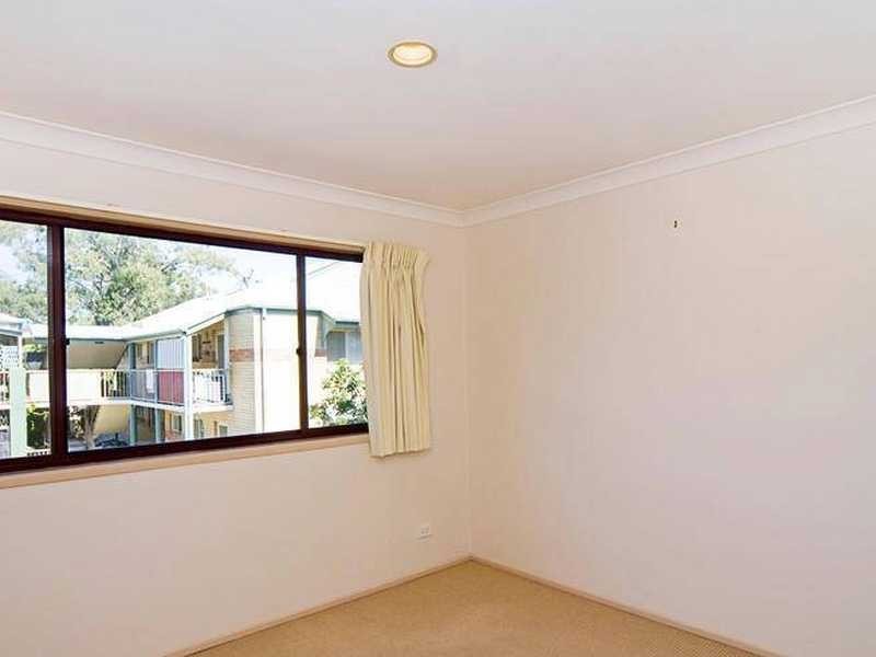 Unit 2/46 46 Walton Street, Southport QLD 4215