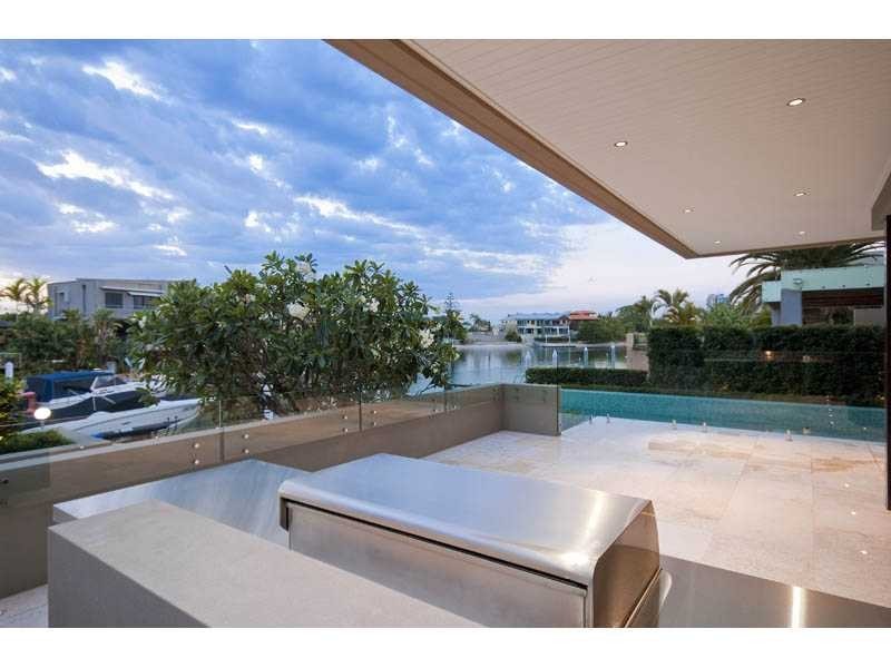 52 The Promenade, Isle Of Capri QLD 4217