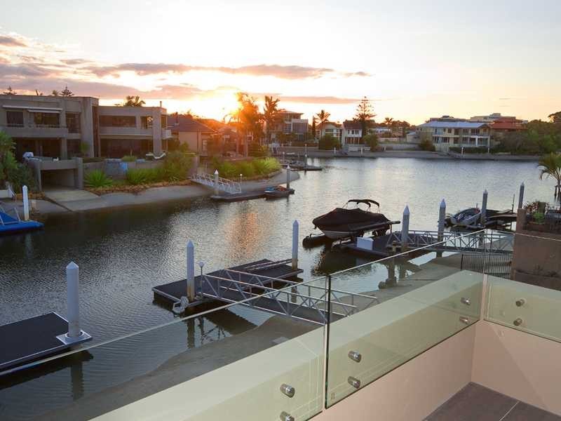 52 The Promenade, Isle Of Capri QLD 4217