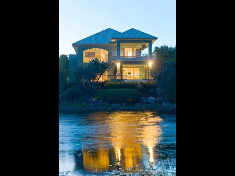 813 Legend Trail, Robina QLD 4226