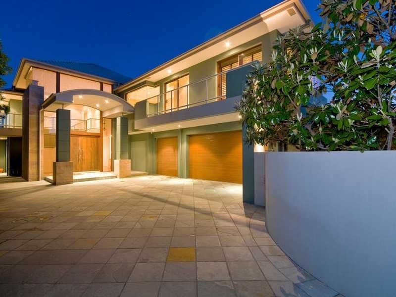 813 Legend Trail, Robina QLD 4226