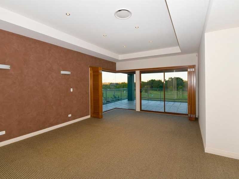 813 Legend Trail, Robina QLD 4226