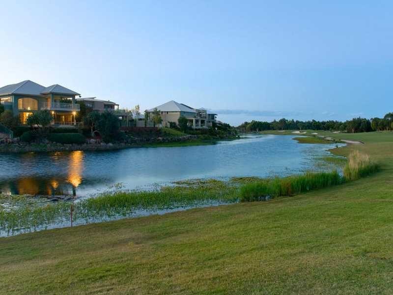 813 Legend Trail, Robina QLD 4226