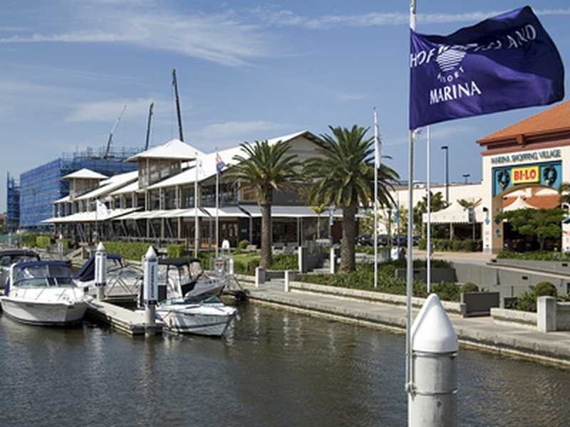 1 Rialto Quay Drive, Hope Island QLD 4212