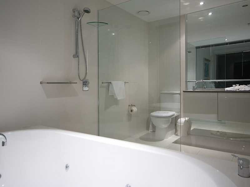 9 Ferny Avenue, Surfers Paradise QLD 4217