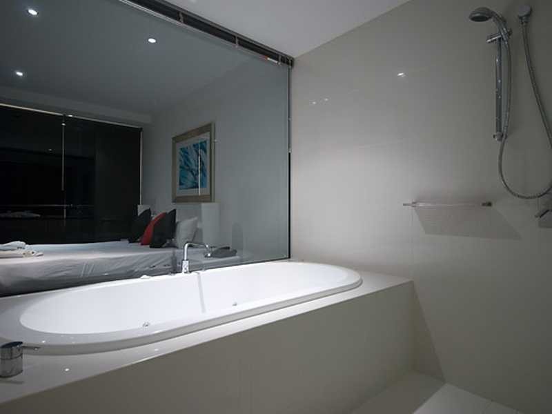 9 Ferny Avenue, Surfers Paradise QLD 4217