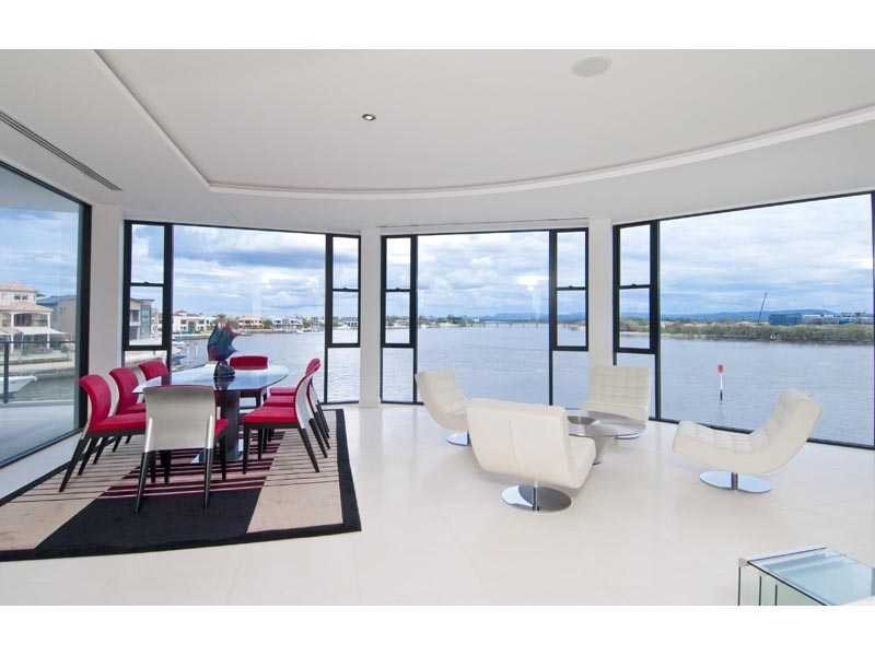 26 Hampton Court, Sovereign Islands QLD 4216