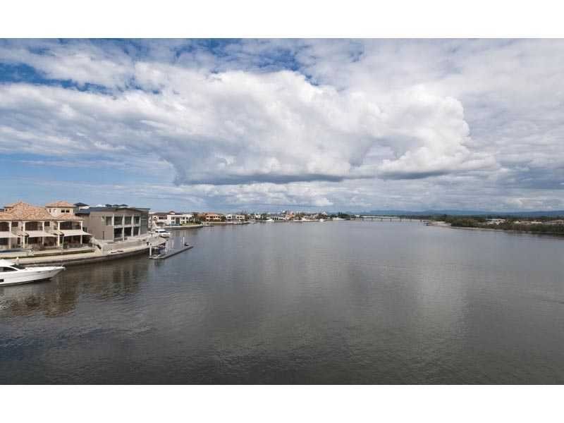 26 Hampton Court, Sovereign Islands QLD 4216