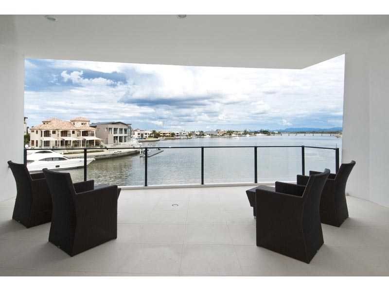 26 Hampton Court, Sovereign Islands QLD 4216