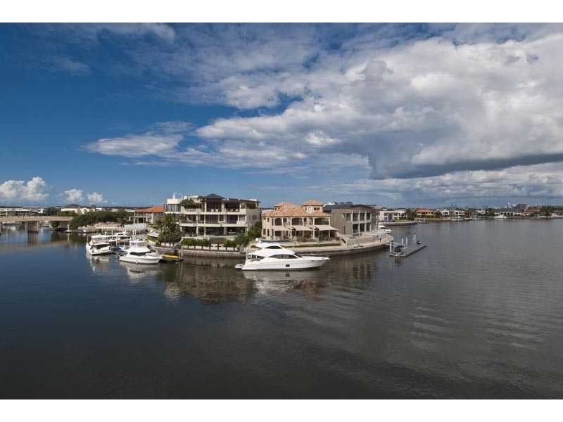 26 Hampton Court, Sovereign Islands QLD 4216