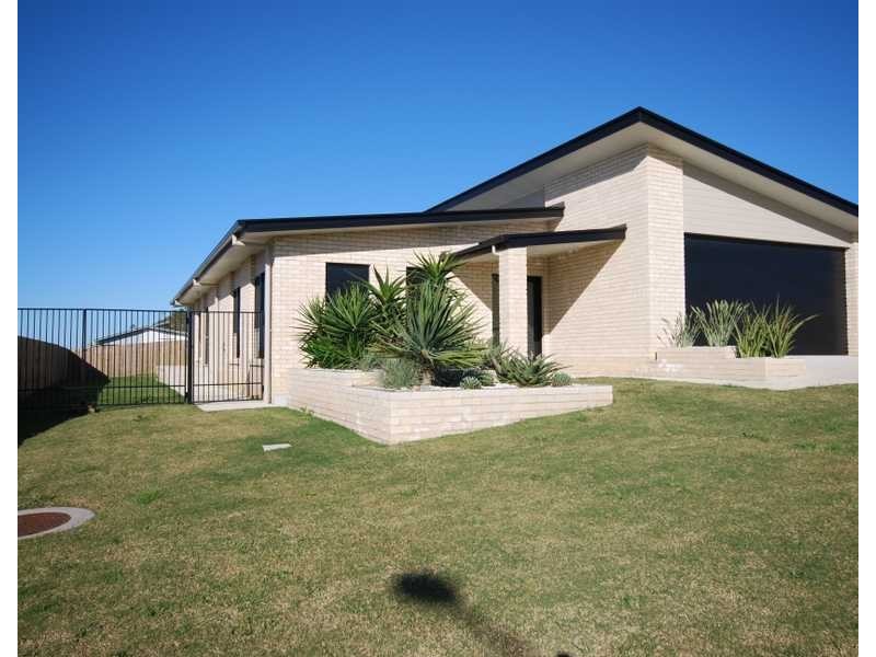 3 Woodfull Crescent, Pottsville NSW 2489