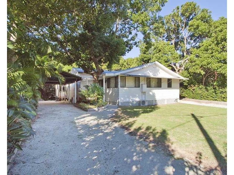 32 Lagoon Road, Fingal Head NSW 2487