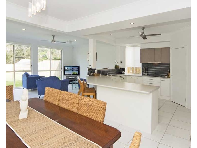 27 Overall Drive, Pottsville NSW 2489