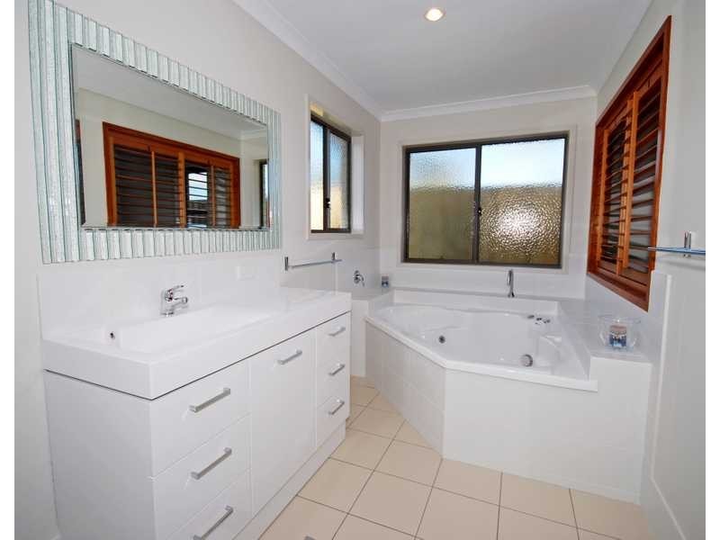 5 Woodfull Crescent, Pottsville NSW 2489