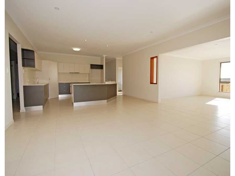 5 Woodfull Crescent, Pottsville NSW 2489