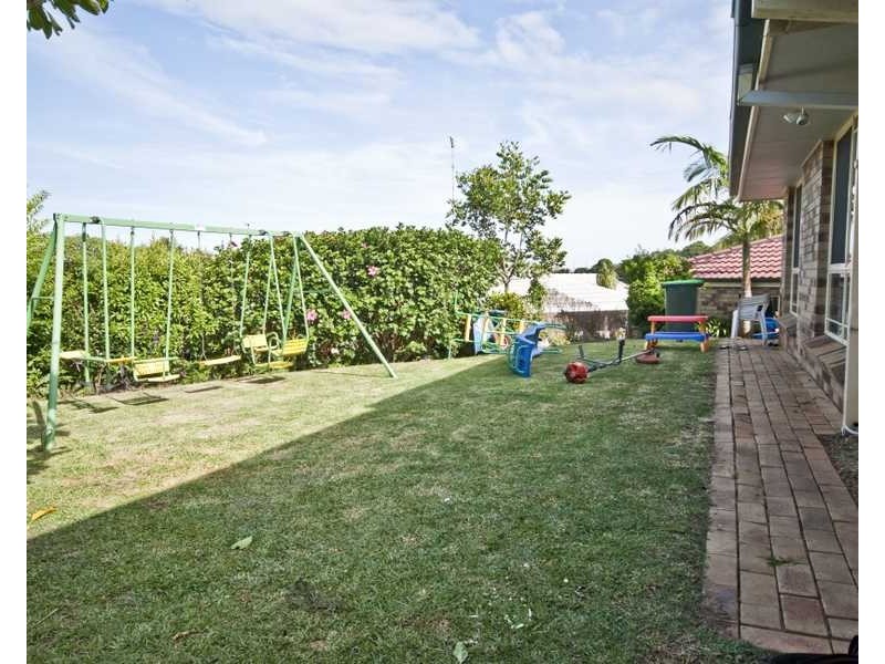 4 Cashel Crescent, Banora Point NSW 2486