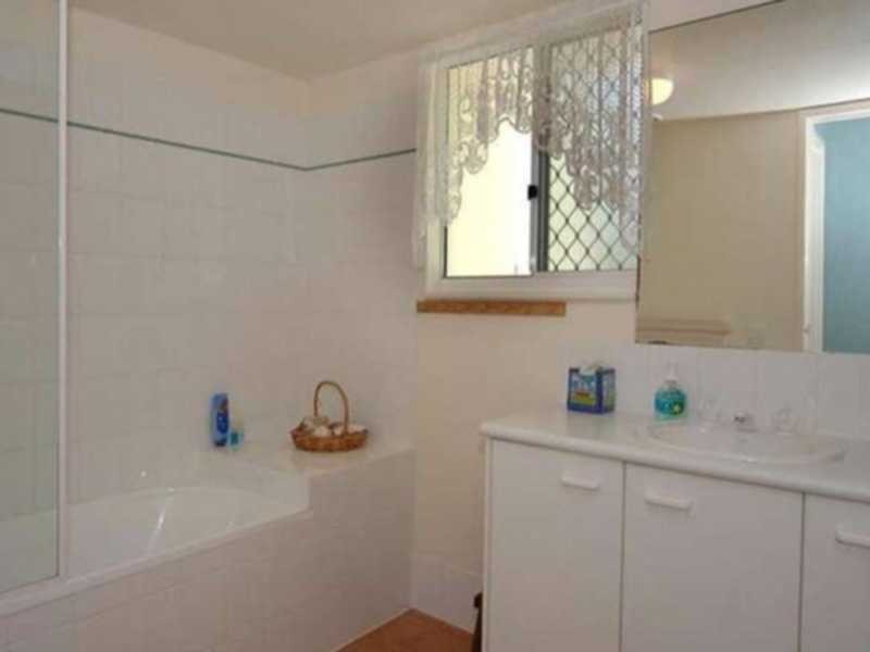 Unit 3/1 Andrew Street, Point Arkwright QLD 4573