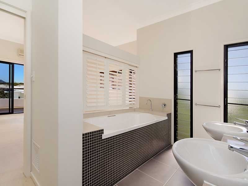 18 Maddens Crescent, Peregian Springs QLD 4573