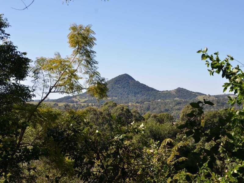 233 Ocean View Road, Cooroy QLD 4563