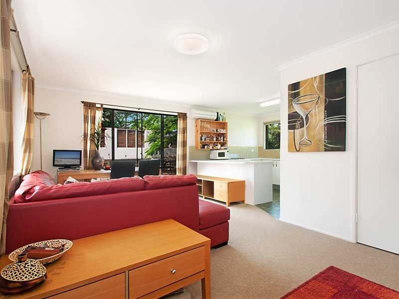 2 / 31 Second Avenue, Coolum Beach QLD 4573