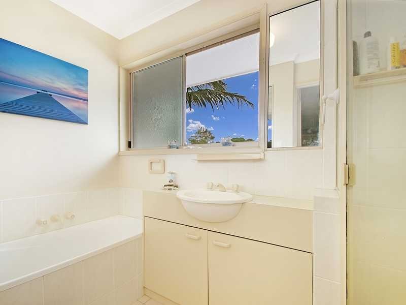 Unit/4/40 Jarnahill Drive, Mount Coolum QLD 4573