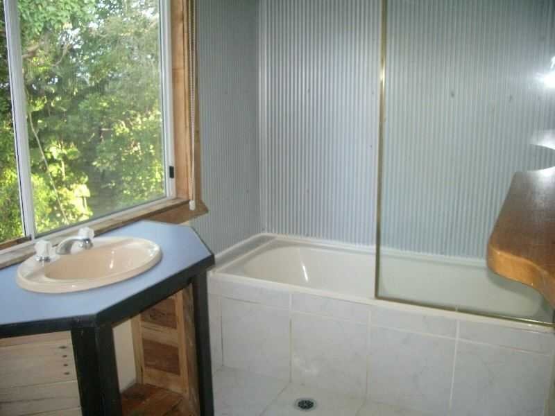 Unit 2/9 Edward Street, Point Arkwright QLD 4573