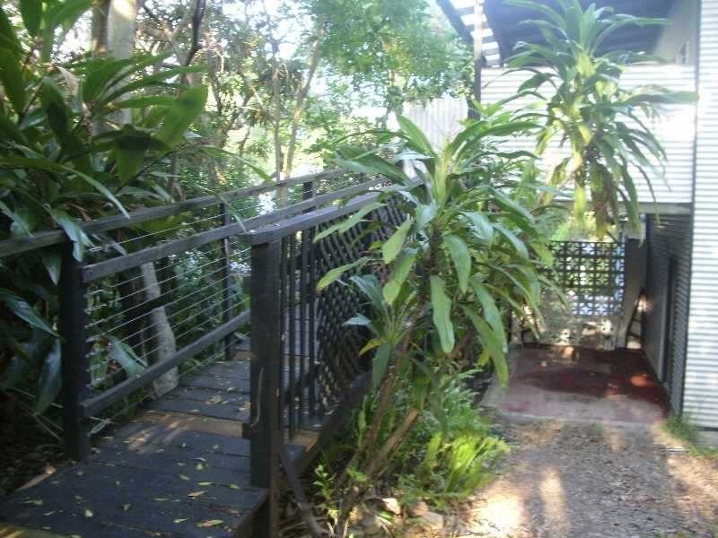 Unit 2/9 Edward Street, Point Arkwright QLD 4573