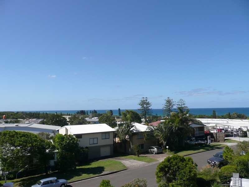 Unit 4/9 Frank Street, Coolum Beach QLD 4573