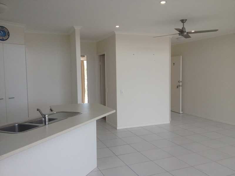 Unit 7/1 Andrew Street, Point Arkwright QLD 4573