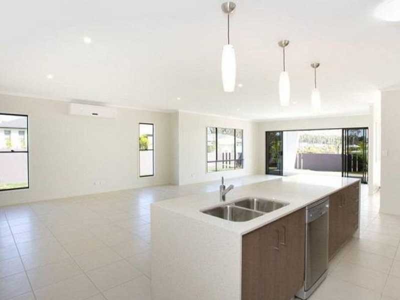 2 Longcove Place, Peregian Springs QLD 4573