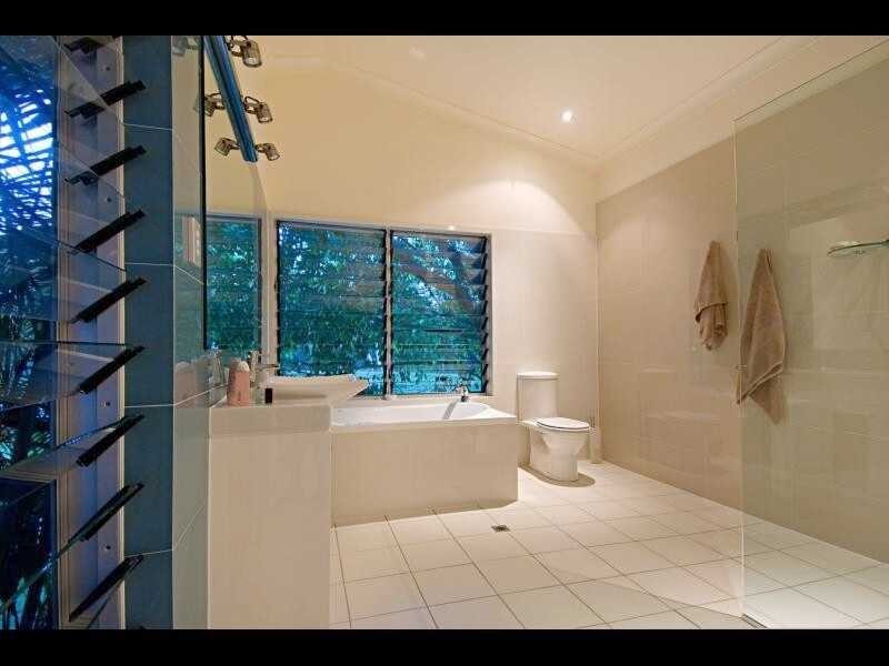 376 Lake Cooroibah Drive, Cooroibah QLD 4565
