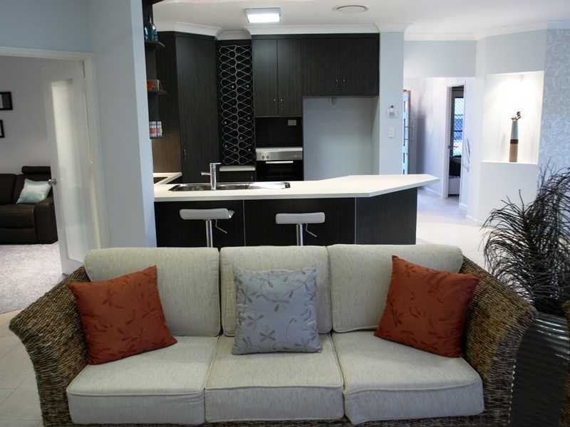 11 Hillock Crescent, Bushland Beach QLD 4818