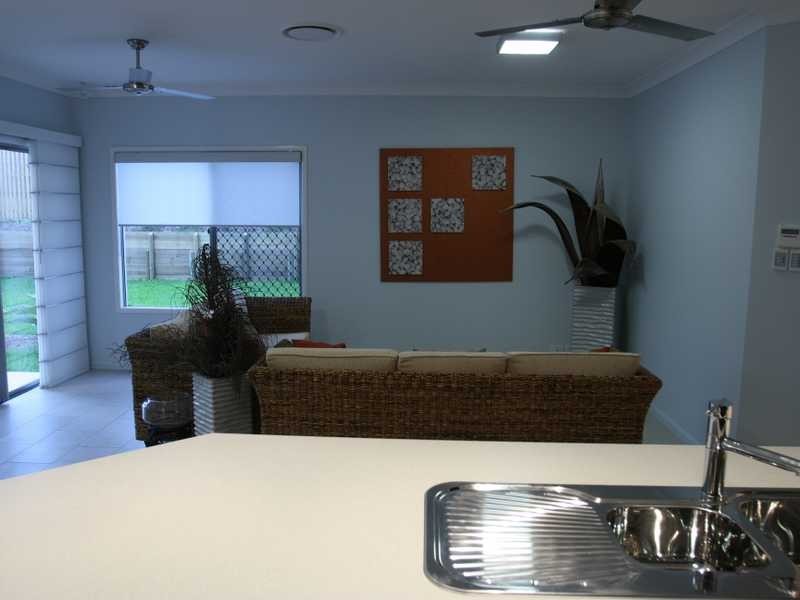 11 Hillock Crescent, Bushland Beach QLD 4818