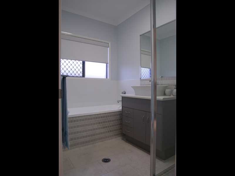 11 Hillock Crescent, Bushland Beach QLD 4818