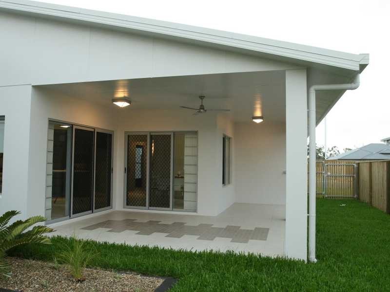 11 Hillock Crescent, Bushland Beach QLD 4818