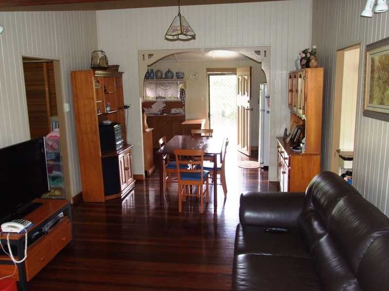 34 Townsville Street, West End QLD 4810