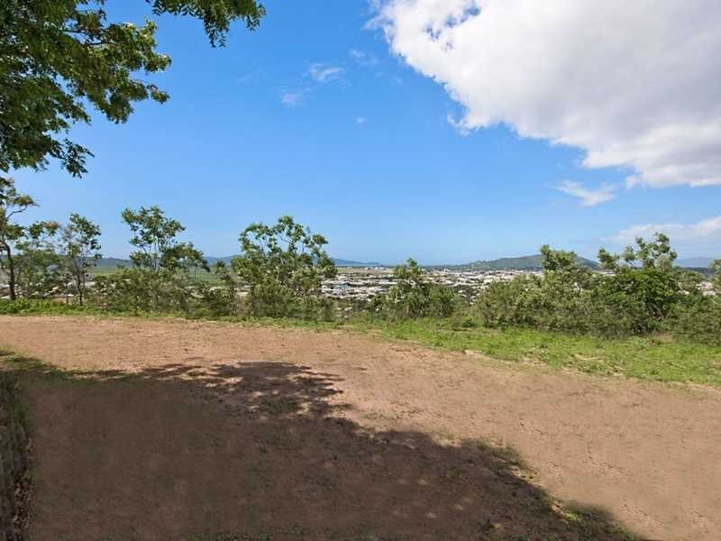 111 Hastings Street, Mount Louisa QLD 4814