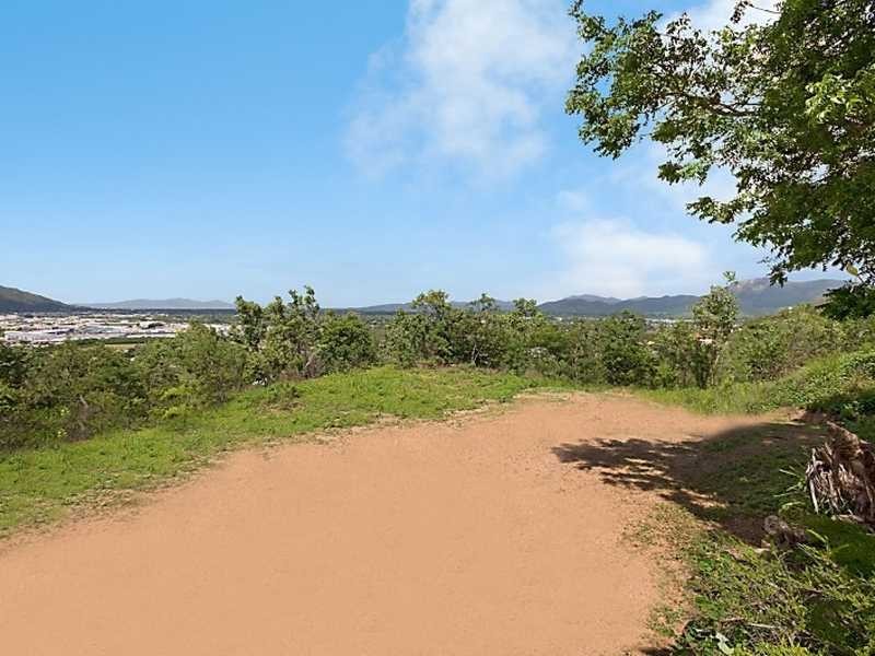 111 Hastings Street, Mount Louisa QLD 4814