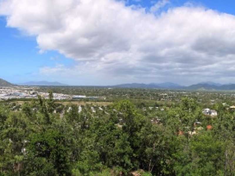 111 Hastings Street, Mount Louisa QLD 4814