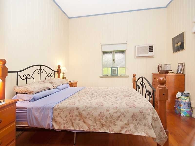 12 Ahearne Street, Hermit Park QLD 4812